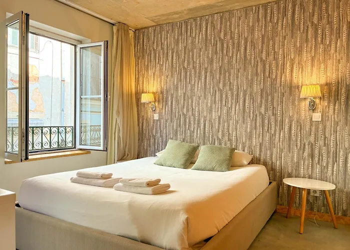 Madragoa Modern شقة