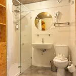Madragoa Modern شقة